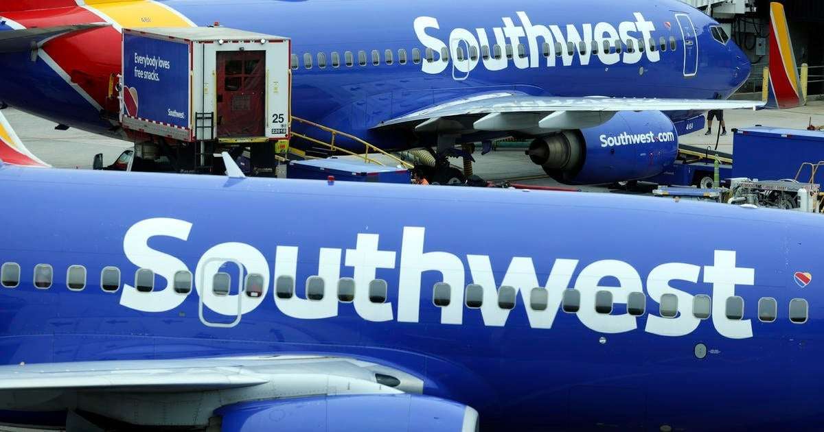 image for Southwest pilot removed from cockpit, booked for DUI