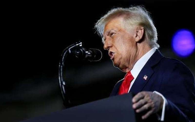 image for U.S., Colombia trade tariff threats in clash over Trump's deportation push