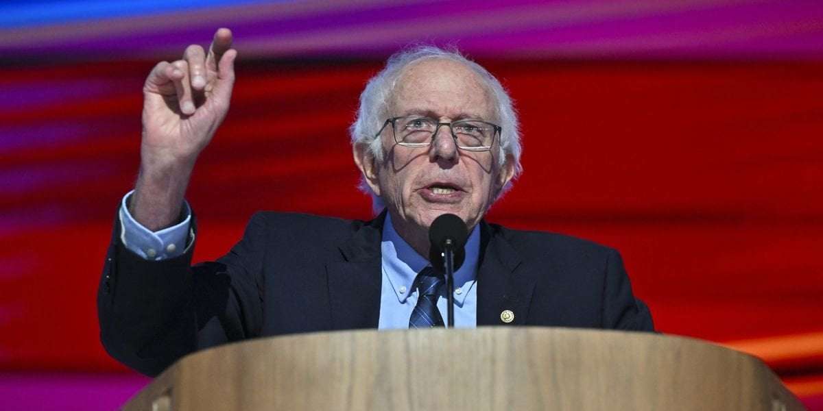 image for Sanders Urges 'Independent Press That Reports the Truth Without Fear' of Trump Retribution