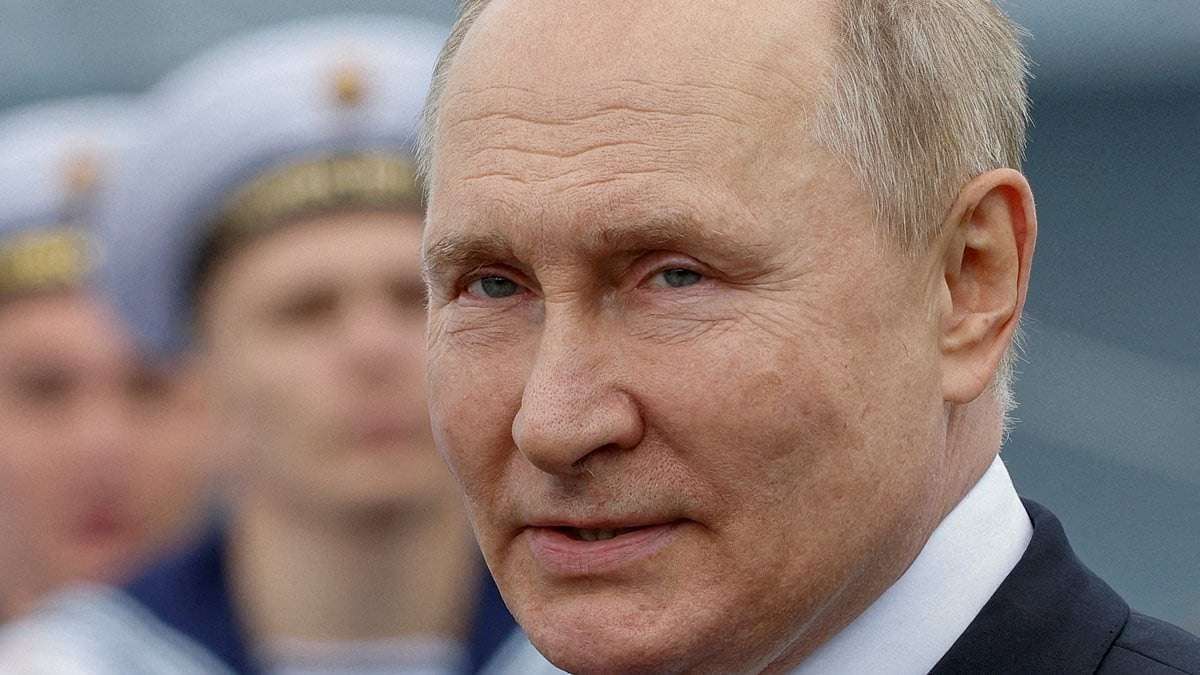 image for Two top Russian colonels plunge from high windows with one killed and the other left fighting for life as spate of mysterious deaths involving Putin officials continues