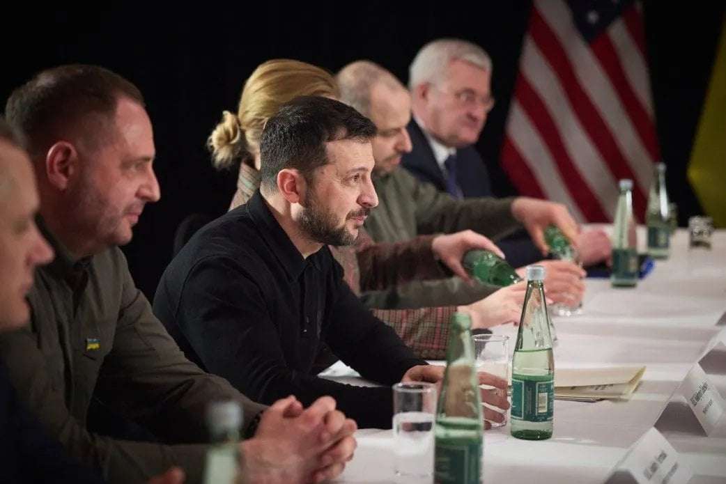 image for Zelensky refuses to sign document on transfer of 50% of Ukrainian mineral resources to the US - WP