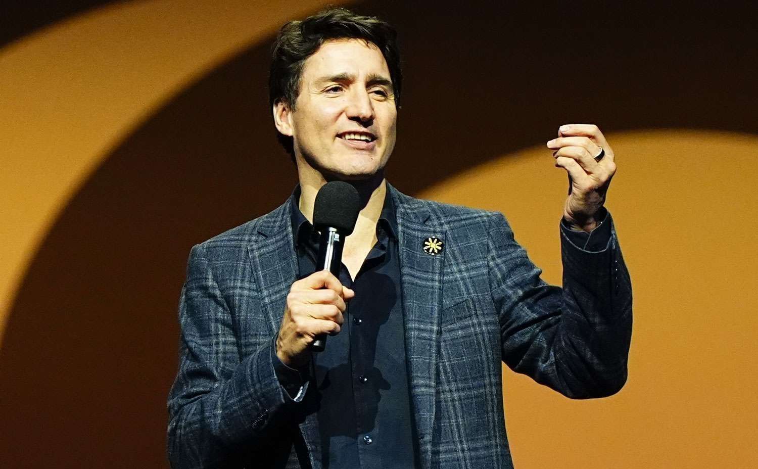 image for Justin Trudeau Delivers Message to American Athletes at Closing Ceremony of Prince Harry's Invictus Games in Canada