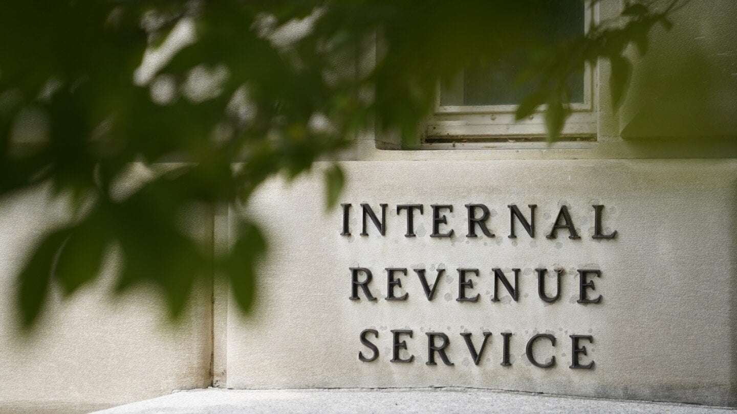 image for IRS will lay off thousands of probationary workers in the middle of tax season