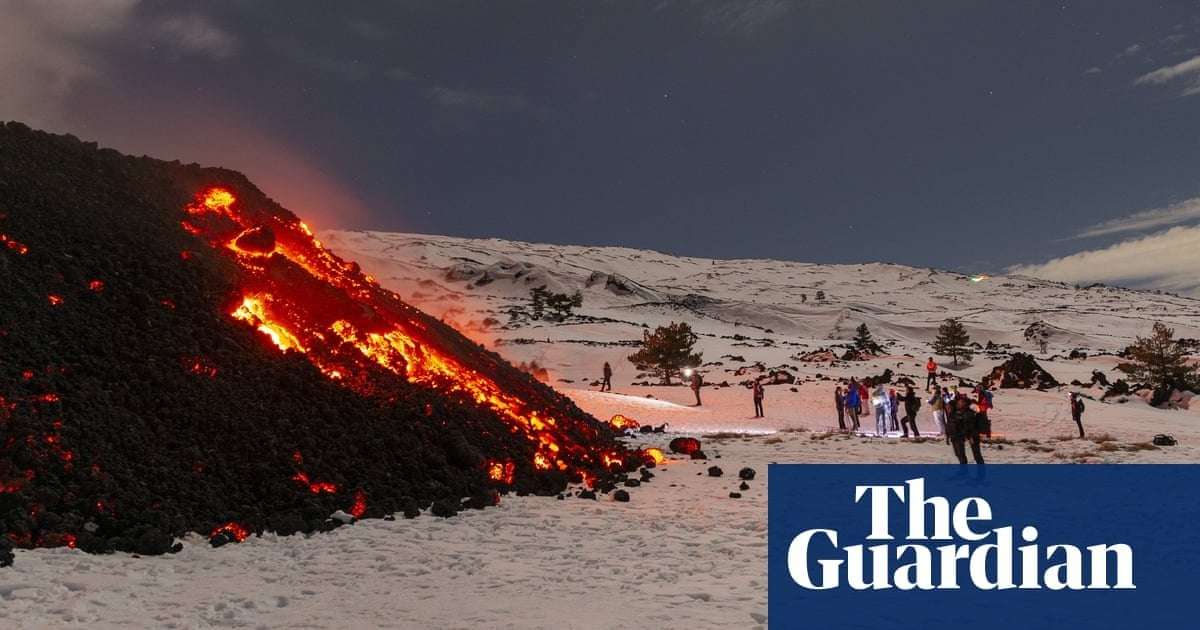 image for Thousands of tourists flock to see Etna eruption, blocking rescue services
