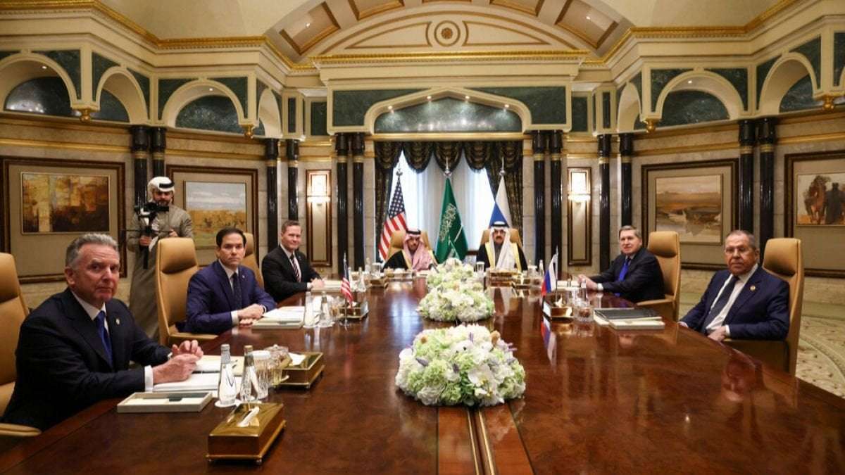 image for US and Russia to 'normalise' relationship and start Ukraine talks, officials say