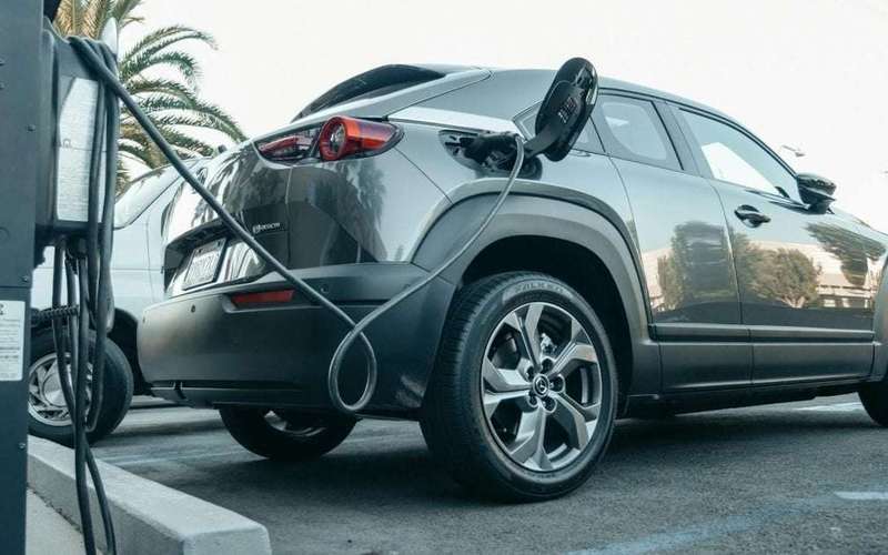 image for Trump to shut down all 8,000 EV charging ports at federal govt buildings