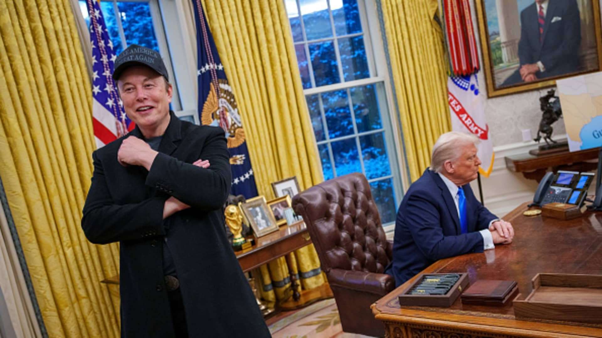 image for Some US agencies tell workers not to reply to Musk's 'What did you do last week' email