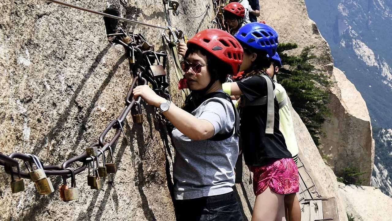 image for Hiker lost in China’s frigid mountains for 10 days survives by eating toothpaste