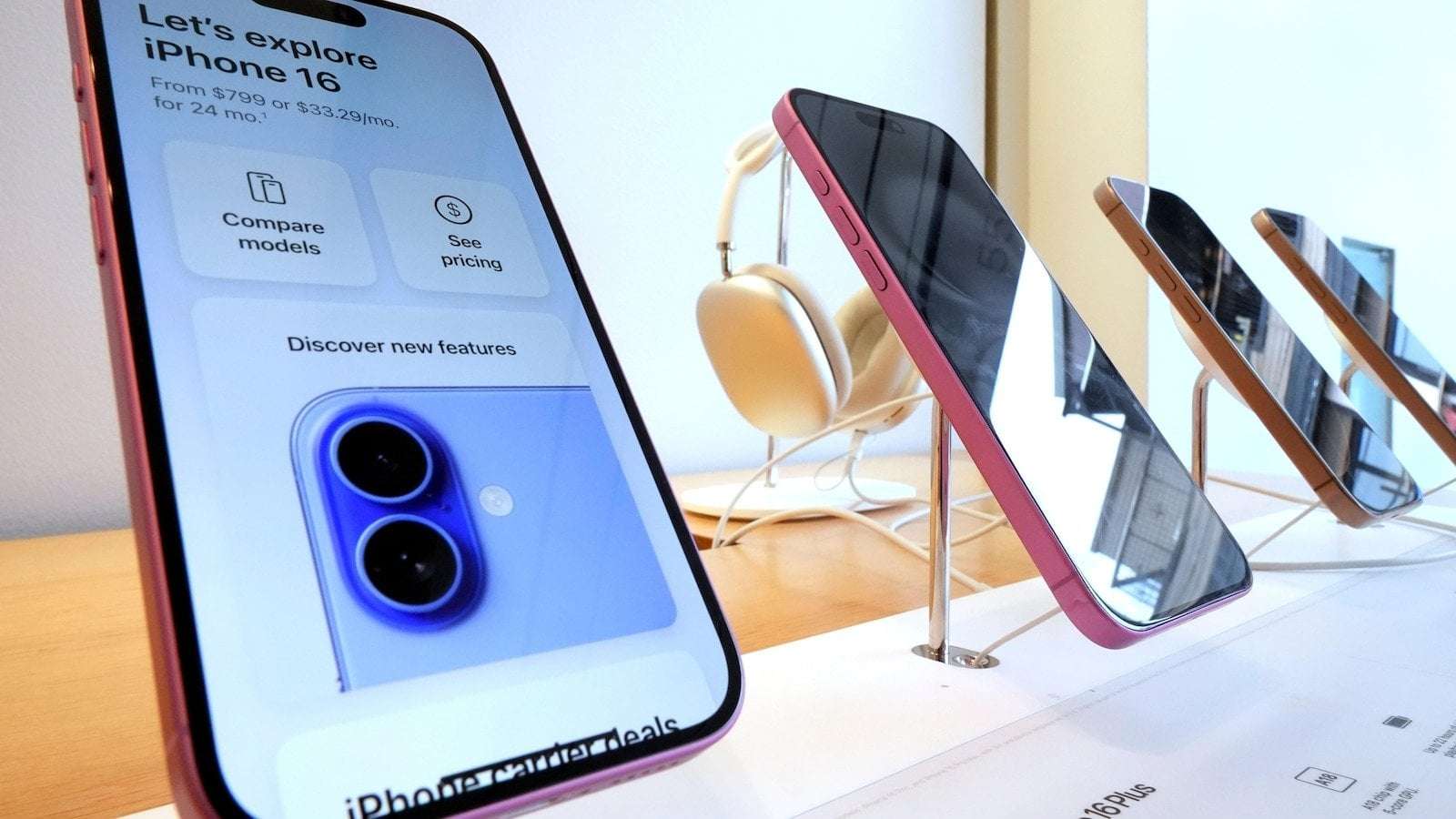 image for Apple to fix dictation glitch that suggests replacing the word 'racist' with 'Trump'