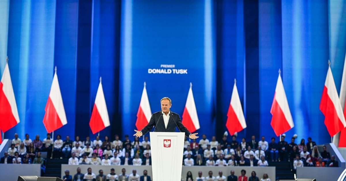 image for Poland seeks access to nuclear arms and looks to build half-million-man army