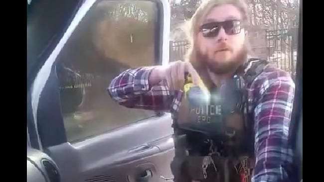 image for Video of Indianapolis ICE arrest captures agents dragging men out of their vehicle