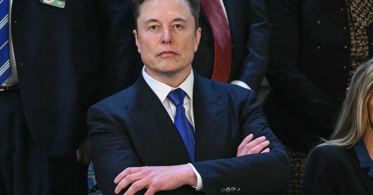 image for Elon Musk Calls Sen. Mark Kelly 'A Traitor' After Visiting Ukraine