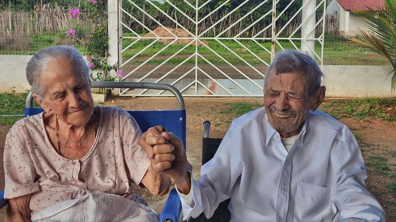 image for Couple breaks record for longest living marriage