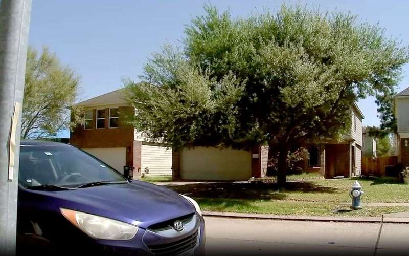 image for 3 teen girls try to stab mom for turning off Wi-Fi: Sheriff