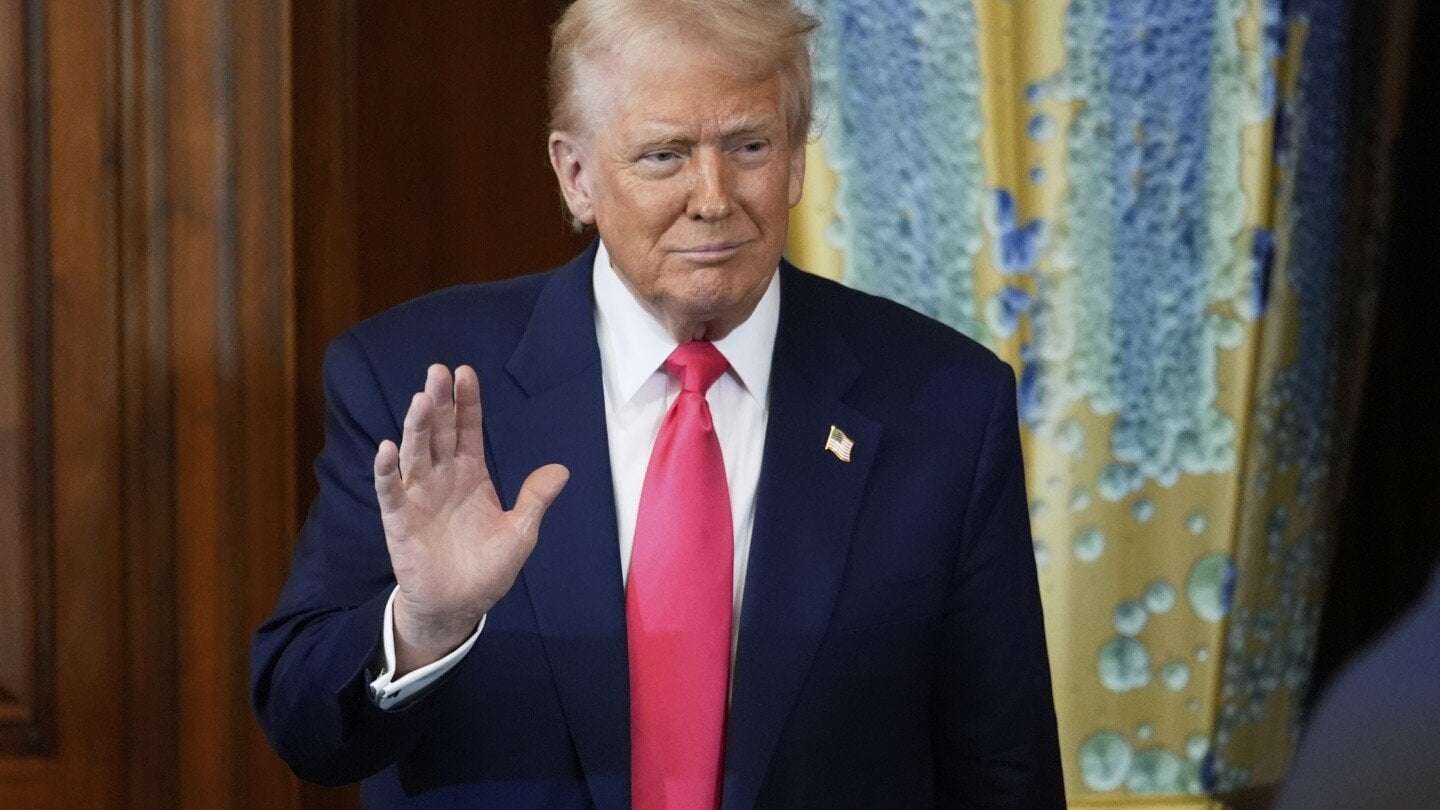 image for Trump places 25% tariff on imported autos, expecting to raise $100 billion in tax revenues