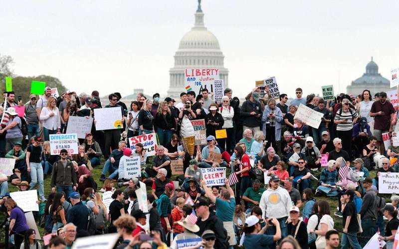 image for Anti-Trump Protesters Assemble in Every State and Cities Worldwide