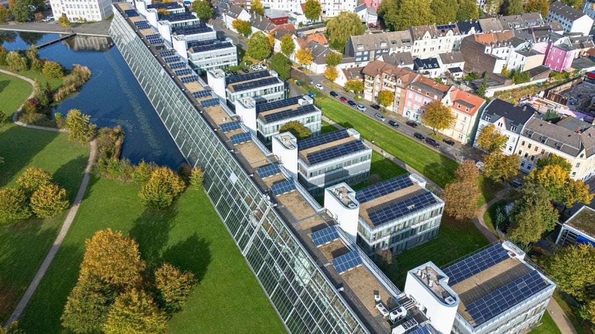 image for World surpasses 40% clean electricity with Europe leading as a 'solar superpower'