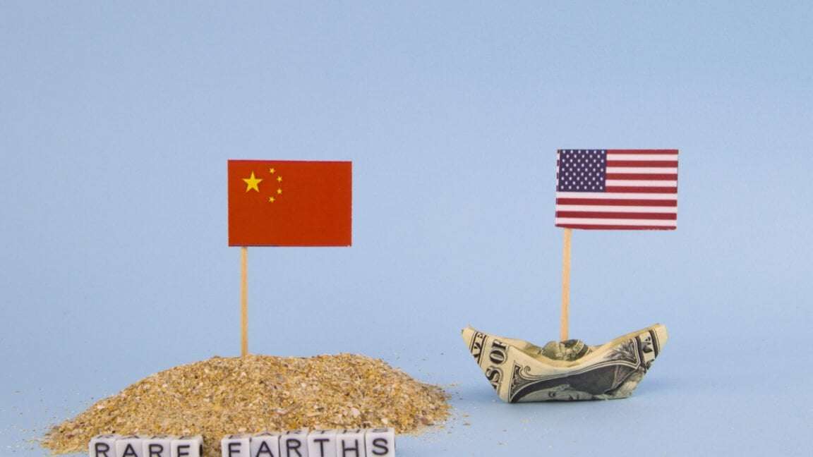 image for Trump gives China one day to end retaliations or face extra 50% tariffs