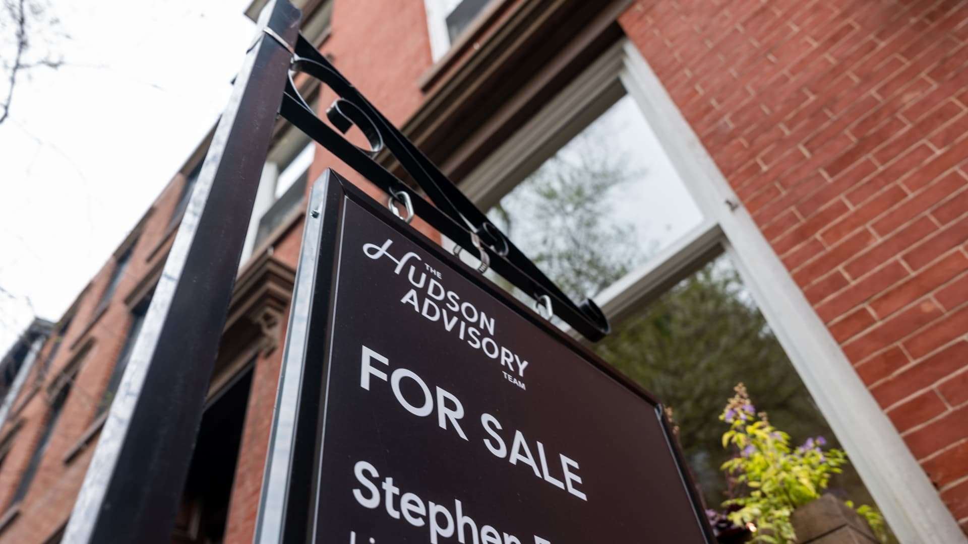 image for Mortgage rates surge over 7% as tariffs hit bond market