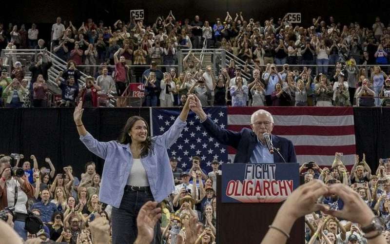 image for As AOC and Sanders Draw Crowds, 72% of Democrats Want Party to Abandon Centrist Approach to Trump