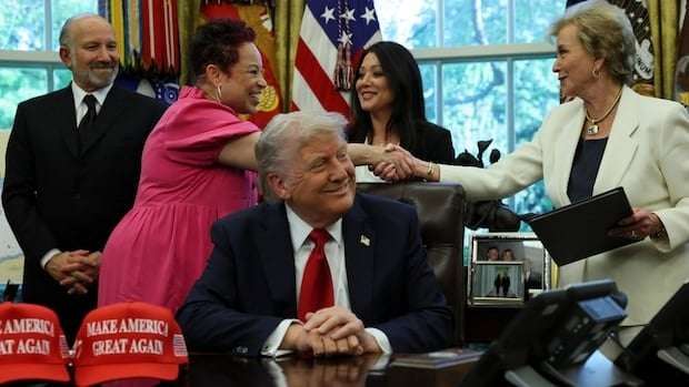 image for Trump reinserts himself into Canadian politics, saying 'as a state, it works great'