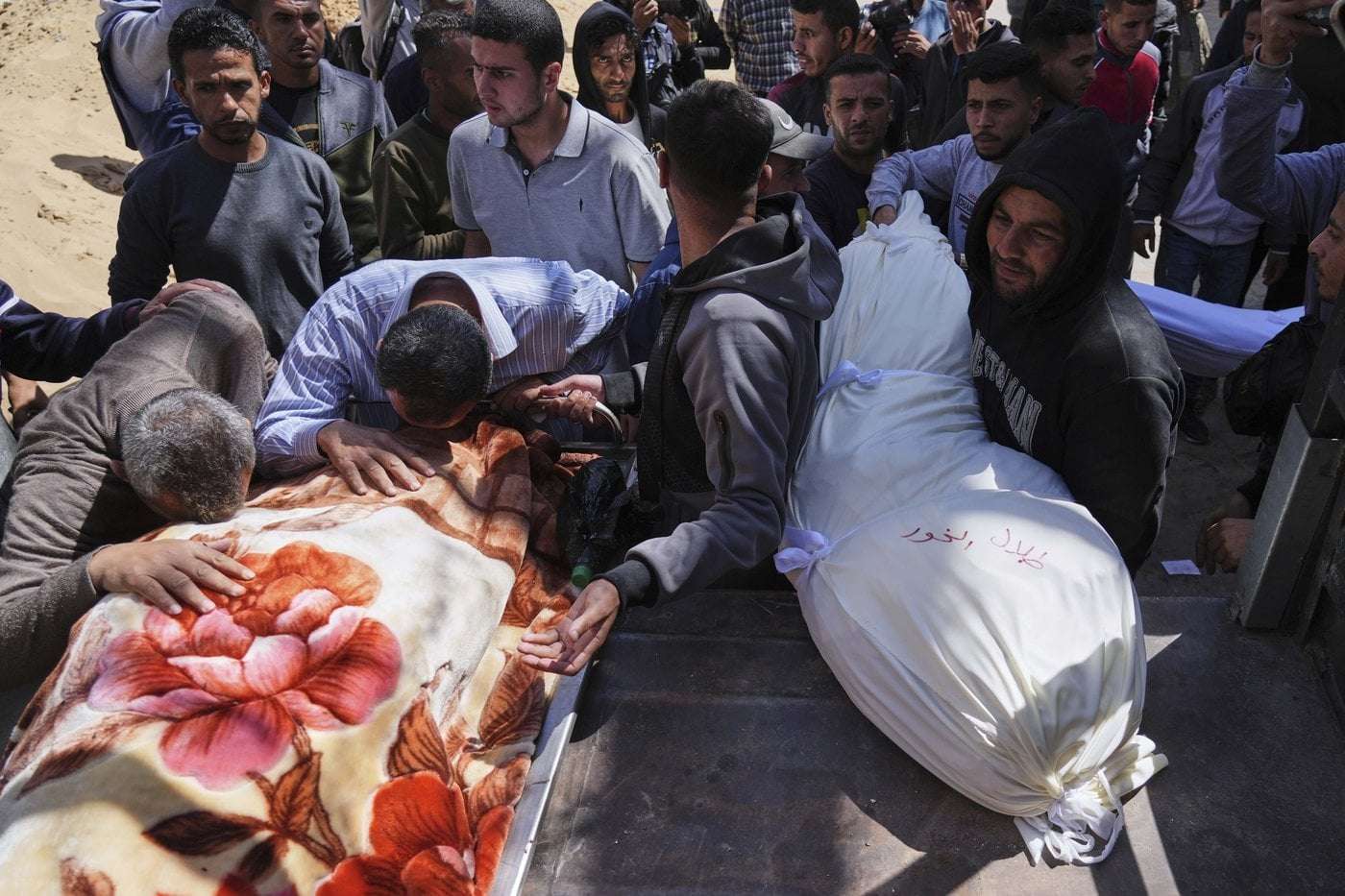 image for Israeli airstrike kills 10 people, half of them children, as mediators try to restart a ceasefire