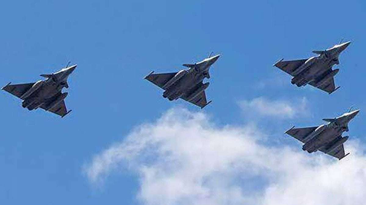 image for Pakistan claims it scared off India's Rafale fighter jets