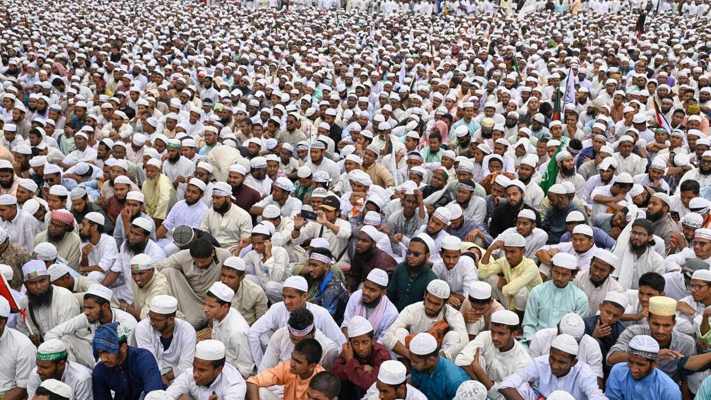 image for Thousands of Islamists rally in Bangladesh against proposed changes to women’s rights