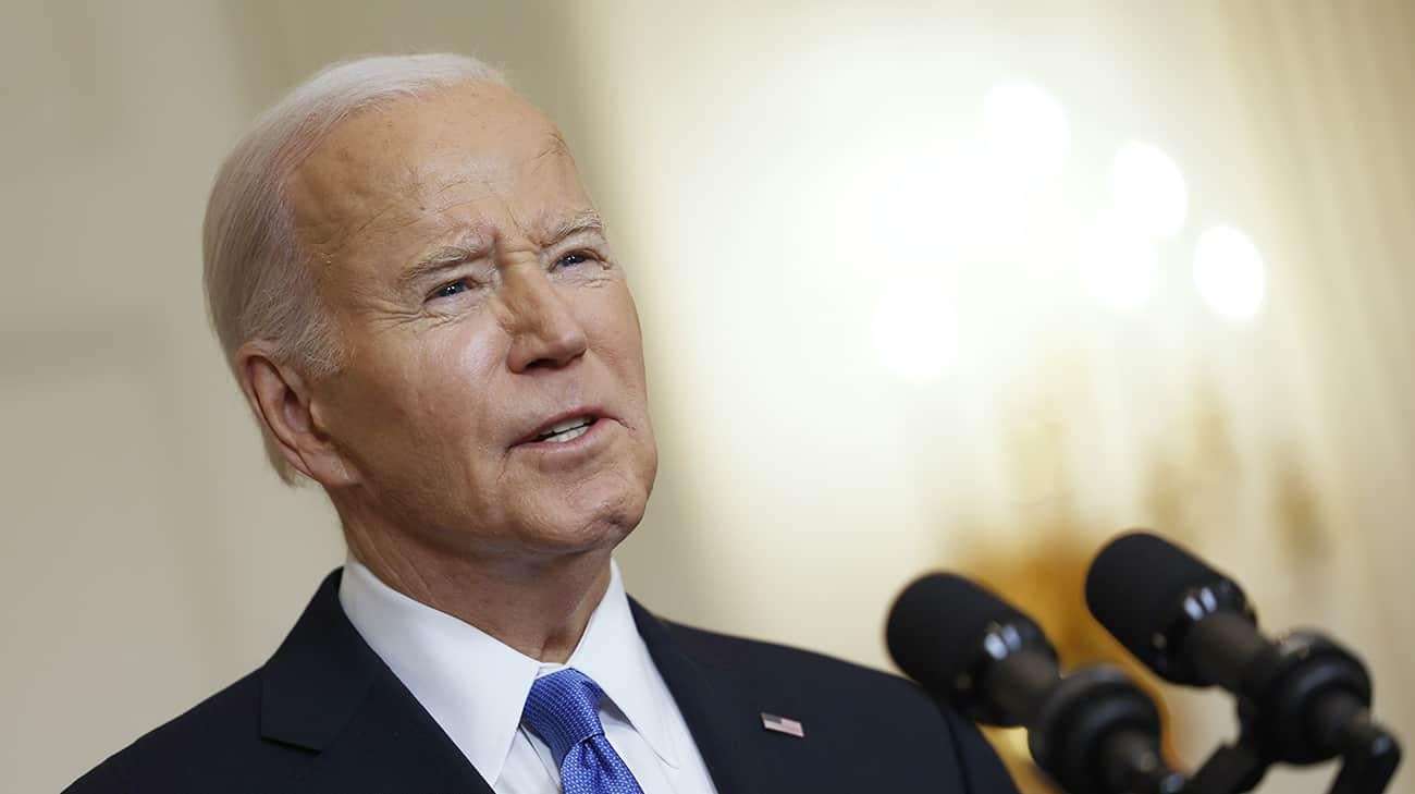 image for Biden on Trump's approach to Russia: Anyone who thinks Putin will stop after Ukraine is foolish
