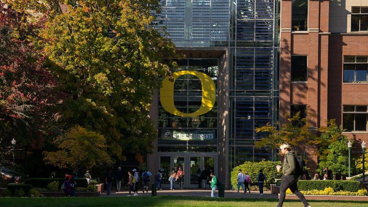 image for Federal judge orders visas restored for Oregon students who sued Trump administration