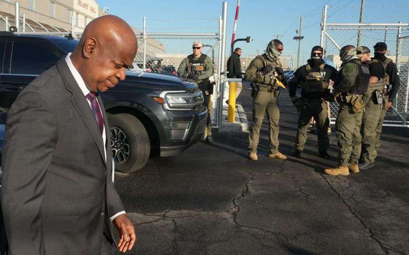 image for Newark mayor released after being arrested at ICE facility during protest with congressional Dems