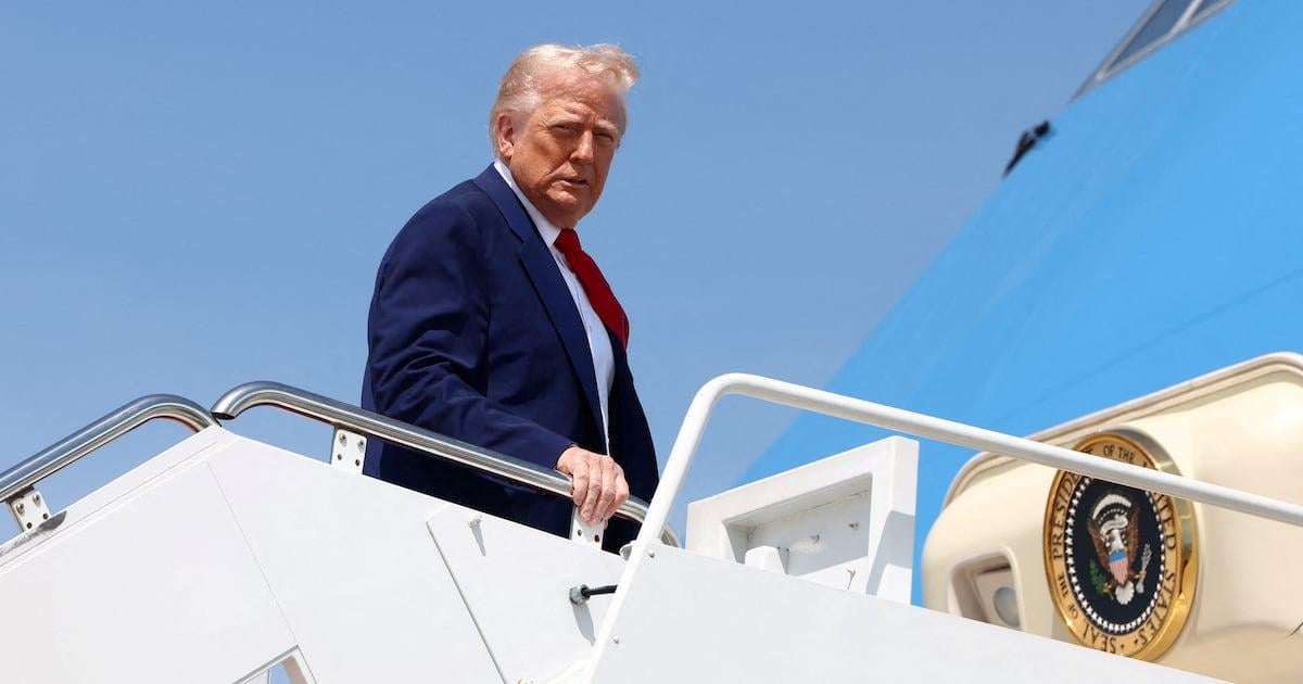 image for Trump Takes Free Golden ‘Air Force One’ from Qatar—and Keeps It After Office