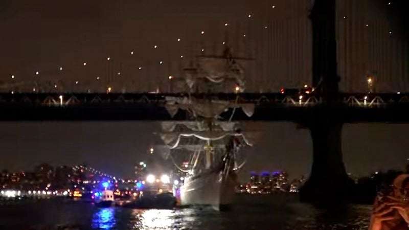 image for Cuauhtémoc ship: A Mexican Navy training ship struck the Brooklyn Bridge, killing at least 2. Here’s what to know