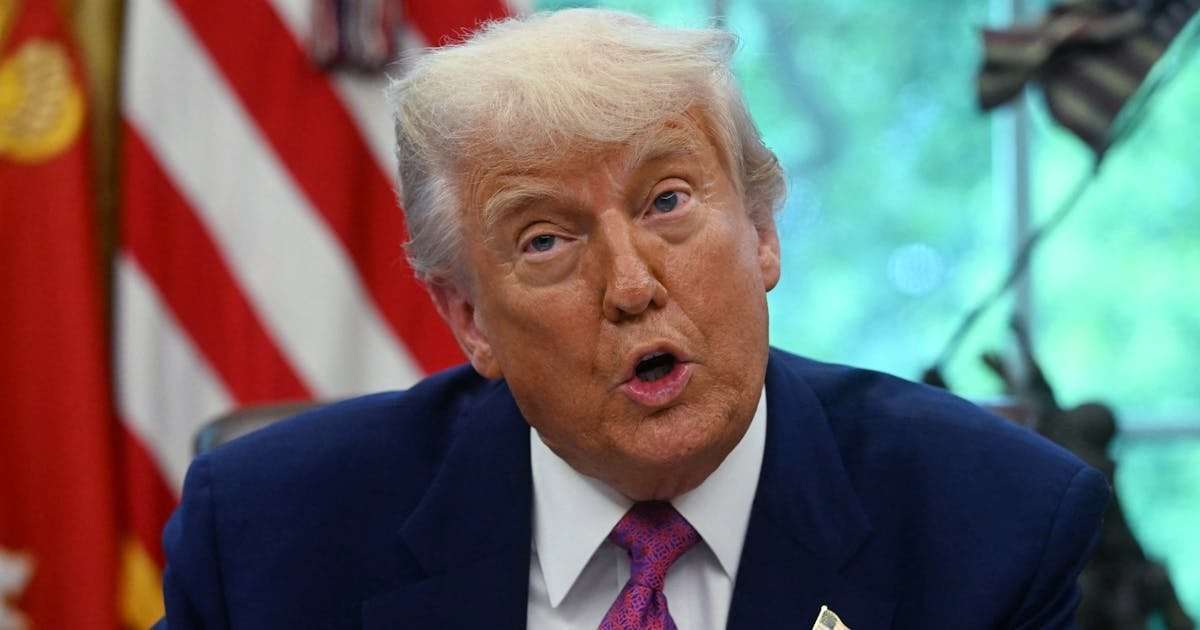 image for Trump Is Slowly but Surely Killing U.S. Economy, Experts Warn