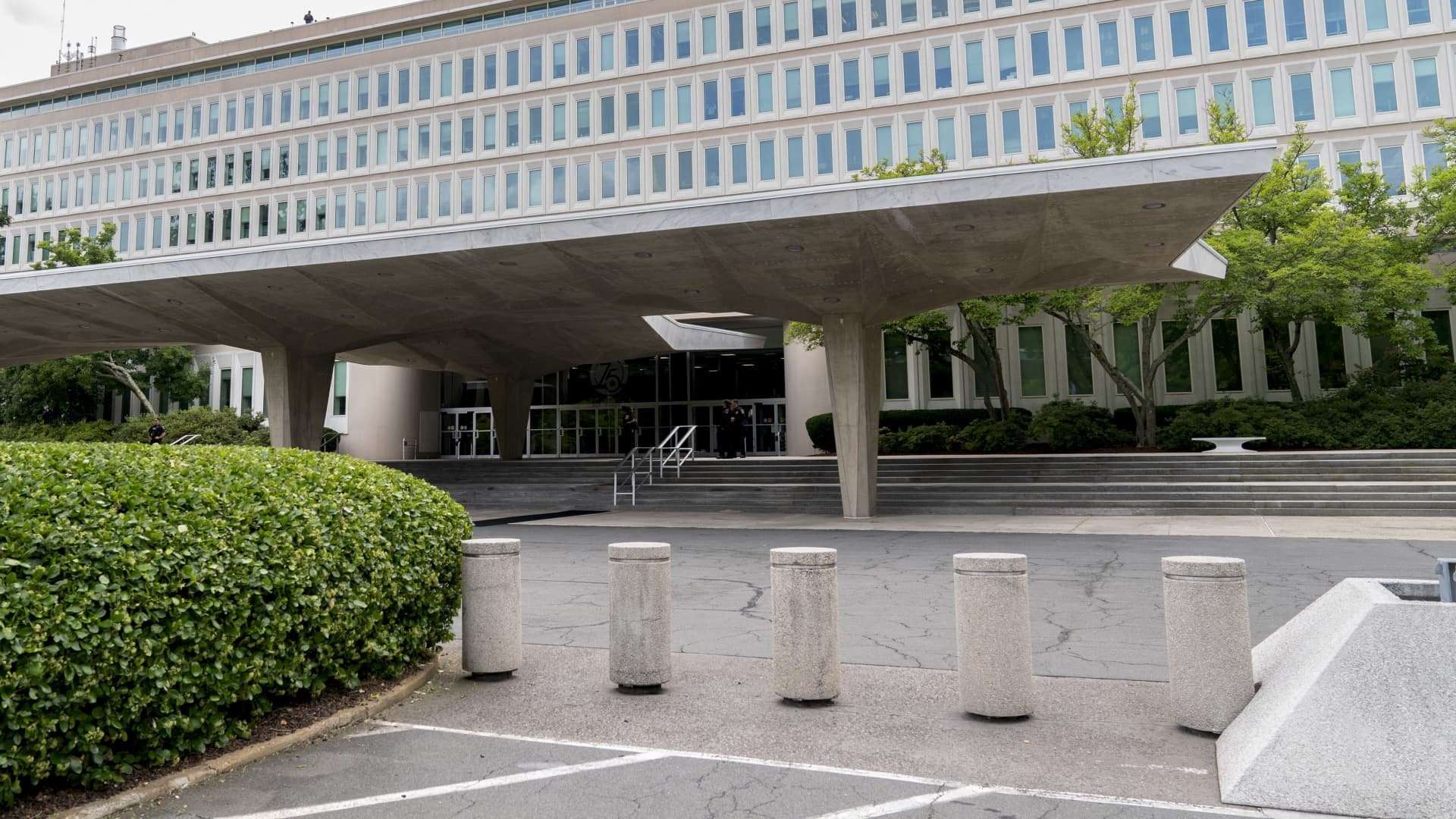 image for Woman shot at CIA headquarters after crashing into gate