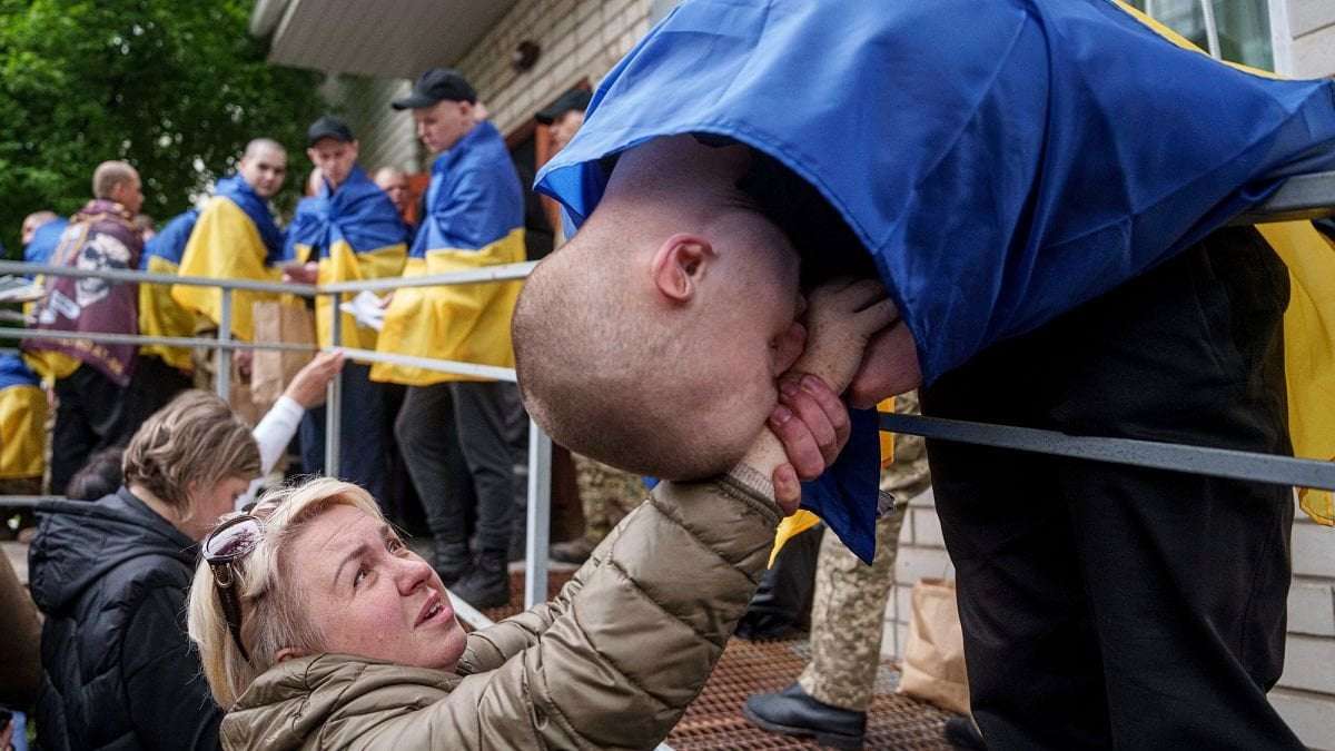 image for Russia is offering Ukrainian POWs to ‘switch sides and occupy Europe together’