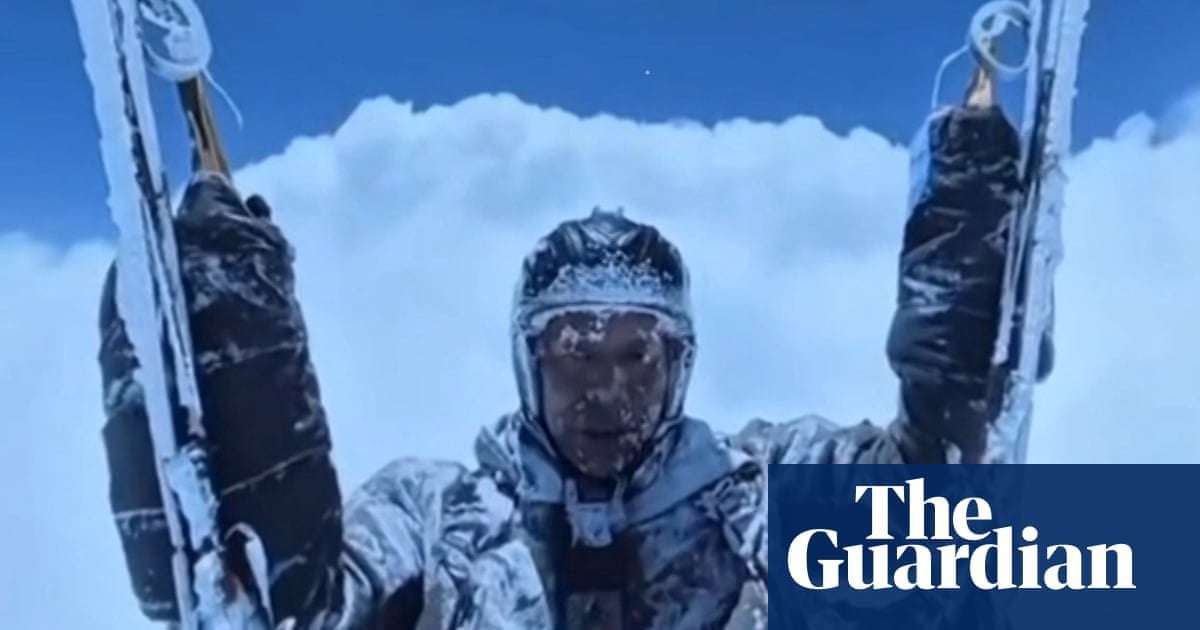 image for Chinese paraglider survives accidental 8,000-metre-high flight above the clouds
