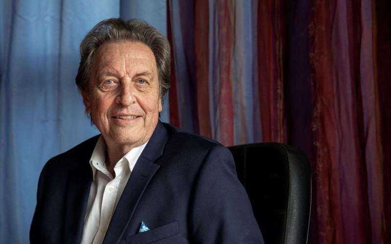image for Elon Musk's father to attend pro-Kremlin event in Russia hosted by far-right ideologue