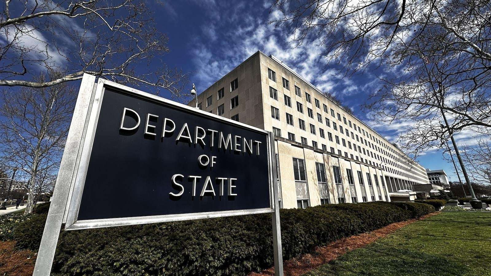image for Entire Fulbright Scholarship board quits, citing Trump admin actions