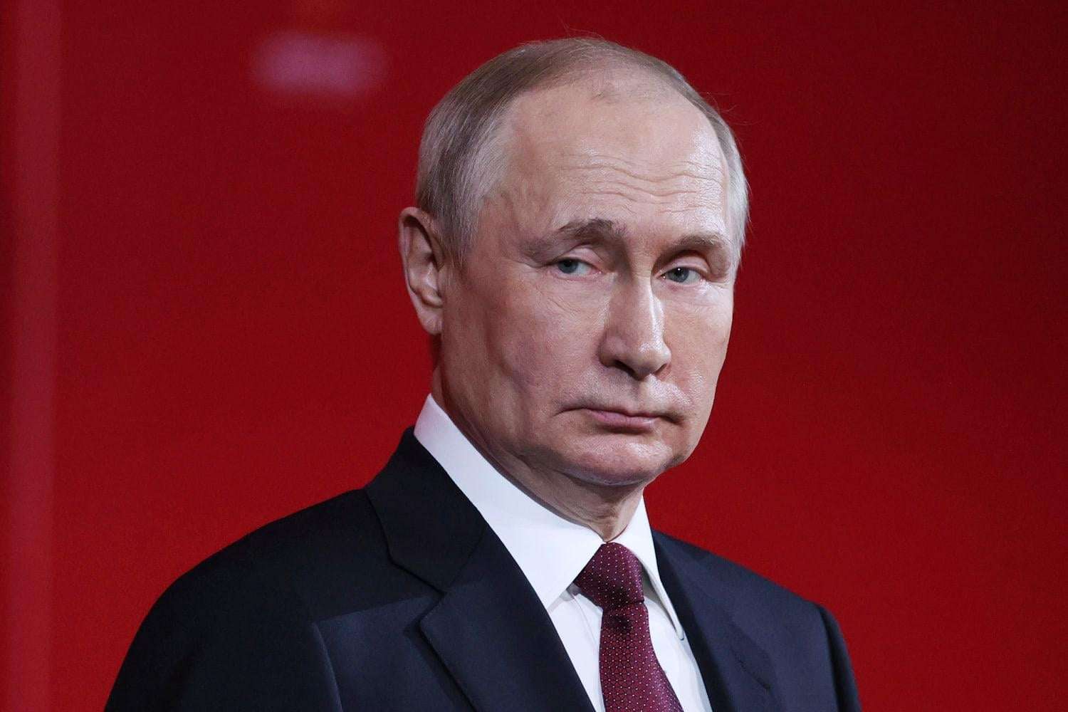 image for Russia ‘On the Verge’ of Recession, Putin Minister Says