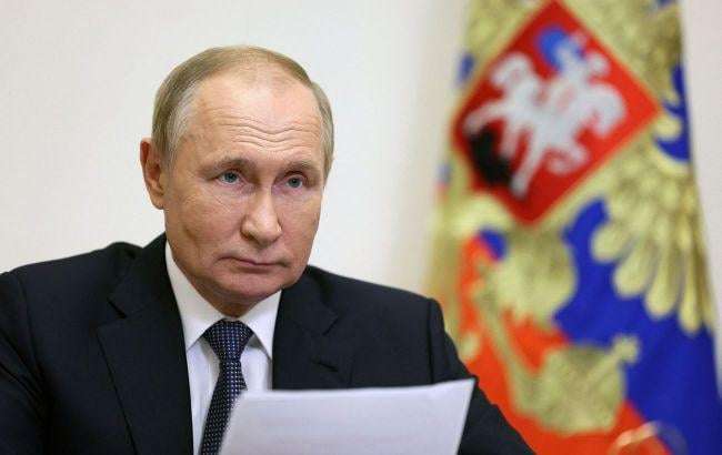 image for Putin says Russia will cut military spending as economy 'on the brink of going into a recession'