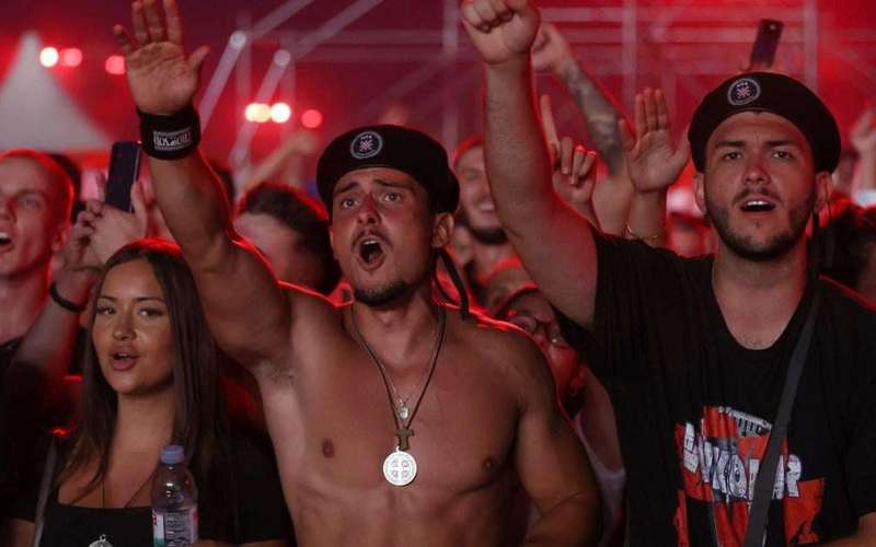 image for Croatian right-wing singer Marko Perkovic and fans perform pro-Nazi salute at massive concert