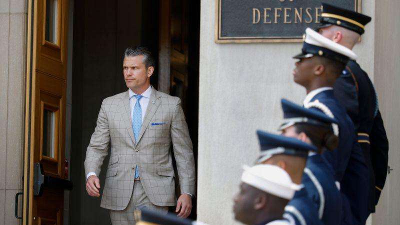 image for Ukraine aid: Hegseth did not inform the White House before he authorized a pause on weapon shipments, sources say