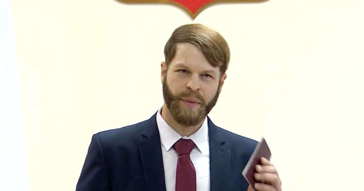 image for U.S. citizen who helped Russia from inside Ukraine granted passport by Putin
