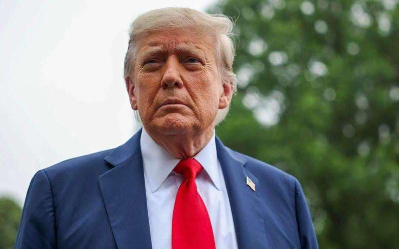 image for Trump diagnosed with chronic venous insufficiency, a minor vein condition, after noticing swelling in legs