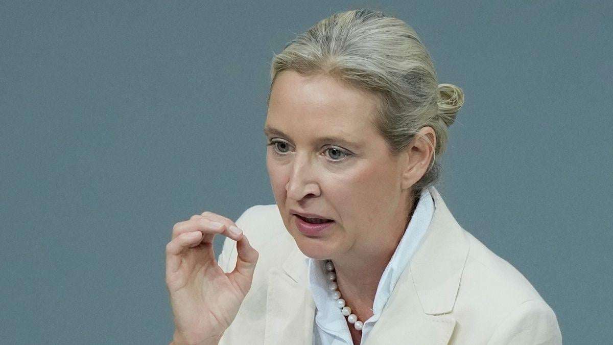 image for Protesters drown out live interview with far-right AfD party leader Alice Weidel