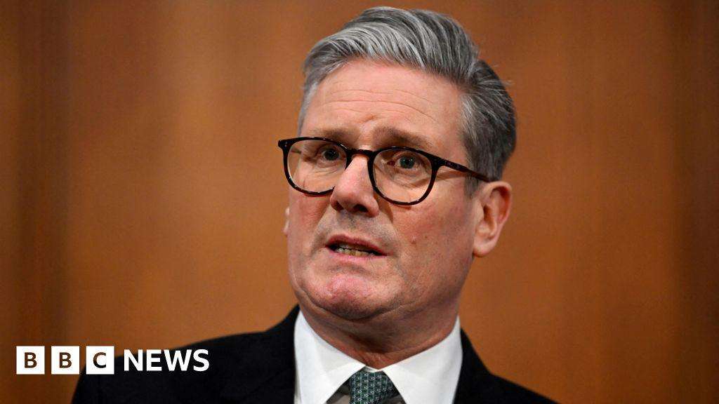 image for 220 MPs call for Keir Starmer to recognise Palestinian state