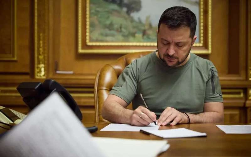image for Zelensky signs law allowing citizens over 60 to join military during wartime