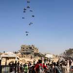 image for (OC) A military transport aircraft drops humanitarian aid on the northern Gaza Strip