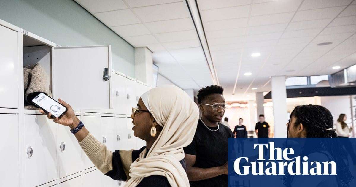 image for Smartphone bans in Dutch schools have improved learning, study finds